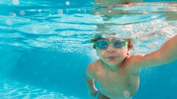 Autismo y natación: la clave para mejorar la estimulación y salvar vidas
