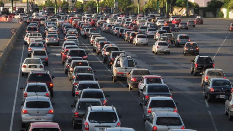 Intenso movimiento en las rutas del país 
