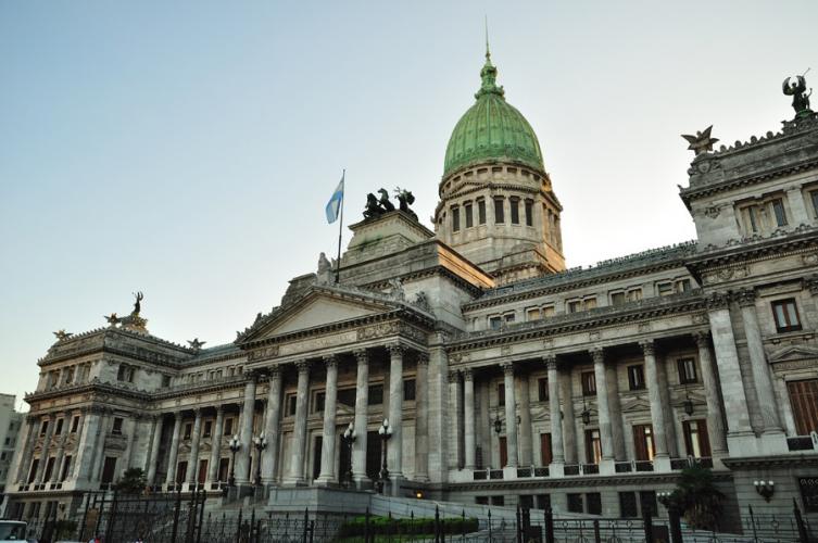 Diputados oficialistas buscarán sesionar mañana para manifestarse sobre Venezuela