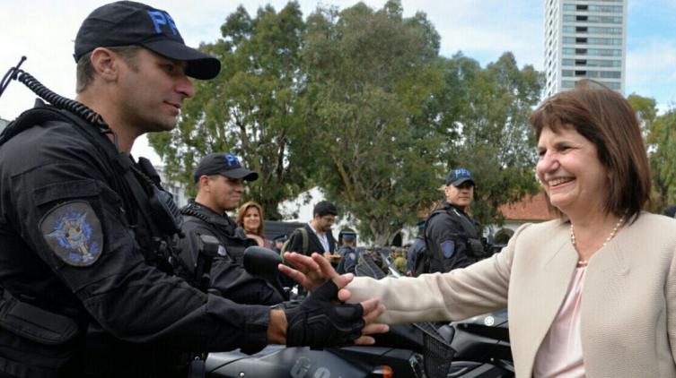 Bullrich presentó la nueva Policía Federal y le otorgó un aumento salarial del 12%