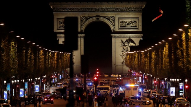El gobierno francés informó que sólo un policía murió en París