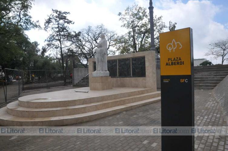 Plaza Alberdi (El Litoral).