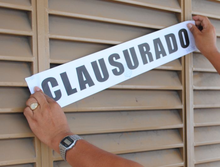 El Municipio clausuró dos comercios por arrojar desechos en espacios públicos 
