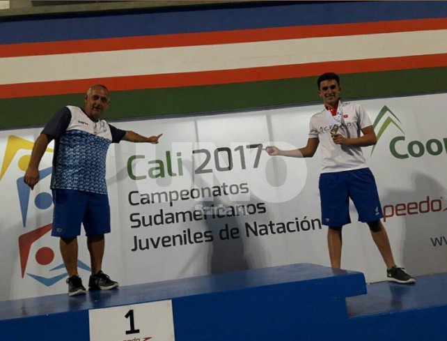 ORO EN NATACIÓN: EL SANTAFESINO LEONARDO GÓMEZ CAMPEÓN SUDAMERICANO JUVENIL 