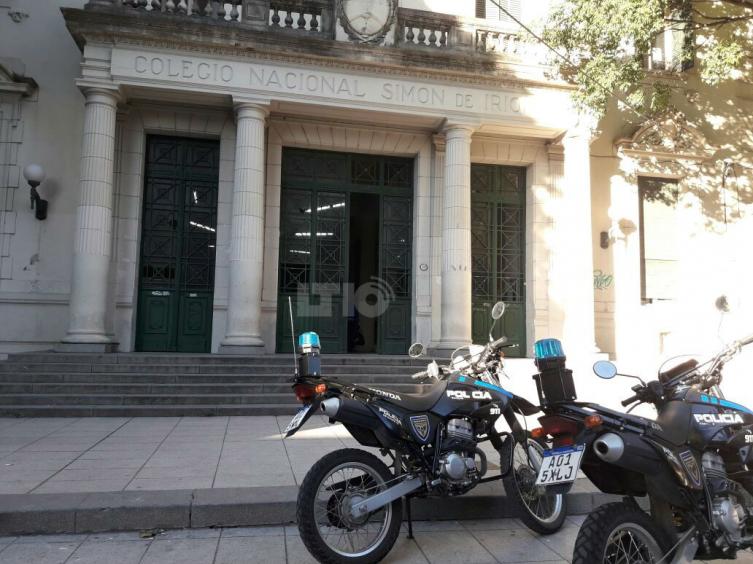 Agredieron a un policía dentro del Nacional Simón de Iriondo