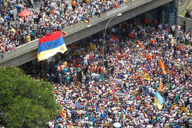 Otro muerto y al menos 120 heridos tras las protestas del sábado