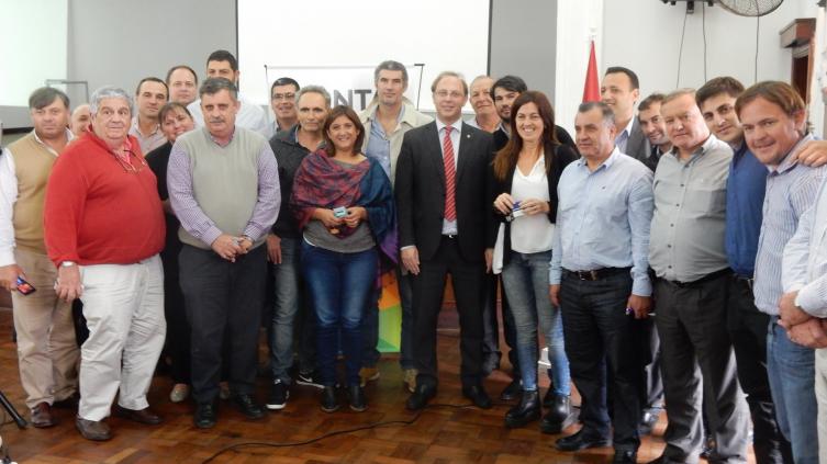 Equipar Santa Fe: 19 municipios y comunas firmaron convenios  de adhesión