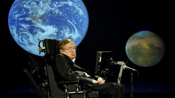 Hawking predijo que en un siglo ya no se podrá vivir en la Tierra