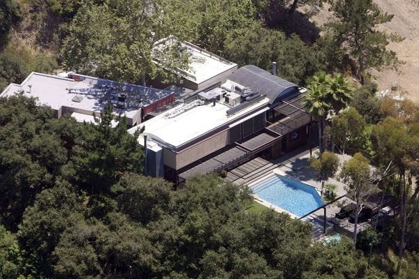 DEMANDAN A DEMI MOORE POR LA MUERTE DE UN JOVEN