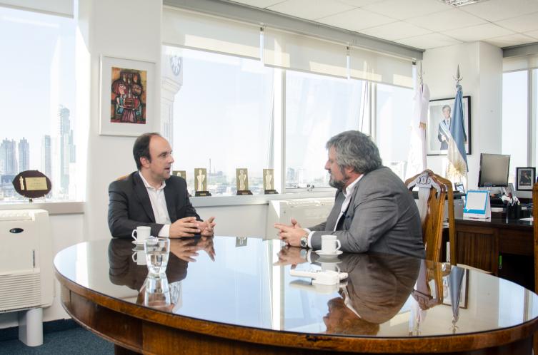 Corral se reunió con el titular del Enacom