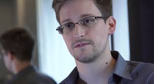 Snowden criticó la destitución del director del FBI