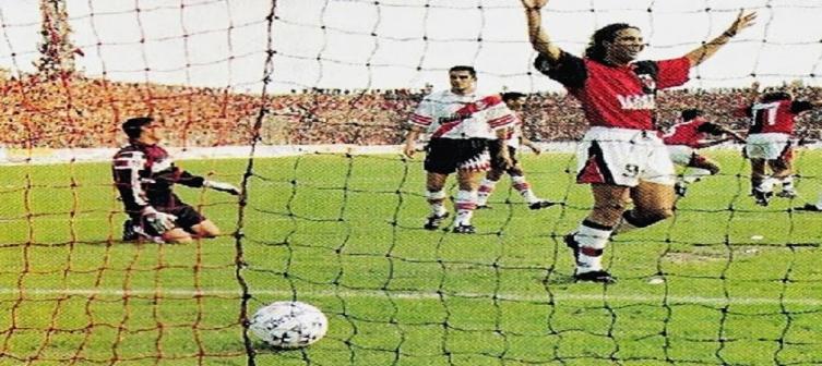 A POCOS DÍAS DEL CLÁSICO:  20 AÑOS DEL COLÓN 5 - RIVER 1 (video)