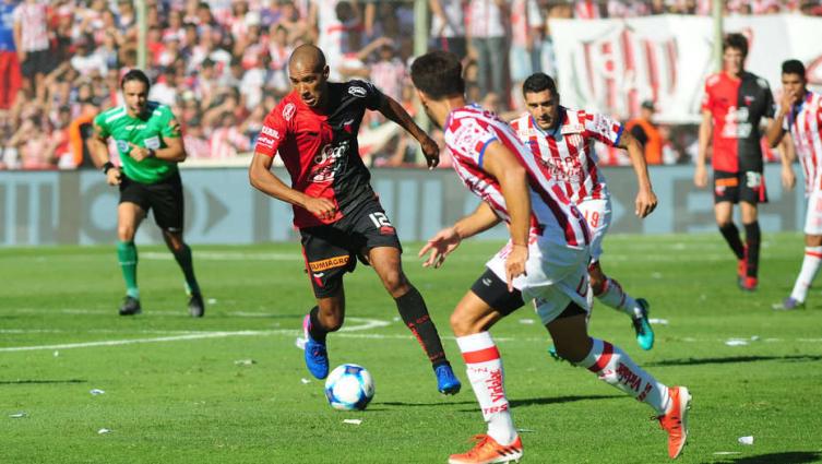 SABALEROS Y TATENGUES: HORARIO, TV, FORMACIONES Y UN ESPECTADOR ILUSTRE