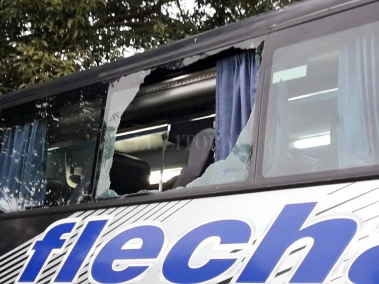 APEDREARON EL COLECTIVO QUE TRANSPORTABA AL PLANTEL DE UNIÓN