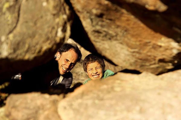 La historia del maestro que podrá adoptar a su alumno