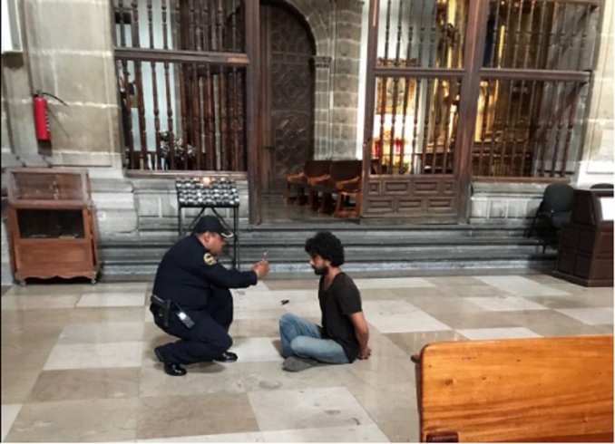 Apuñalaron a un sacerdote en la Catedral de México