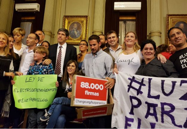 Se promulgó la ley que beneficia a los electrodependientes