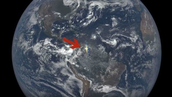 La NASA descubrió qué son los extraños destellos en la Tierra