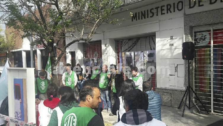 Jornada de protesta en la Subsecretaría de Niñez