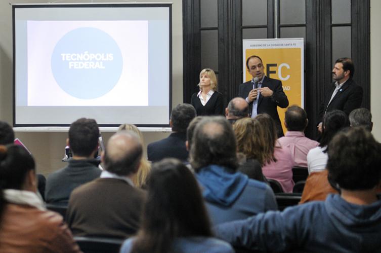 Corral presentó Tecnópolis ante instituciones de la Ciudad