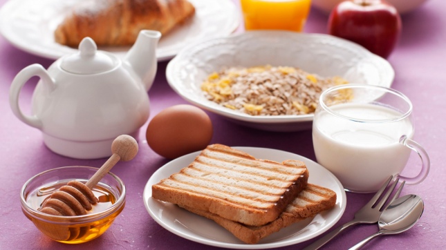 Tres en uno: la miel como endulzante, medicina y alimento