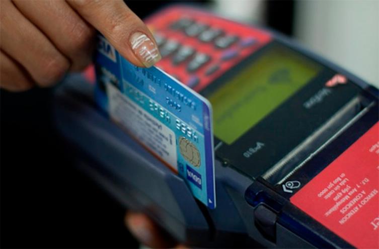 Seguirá detenido el involucrado en estafas con tarjeta