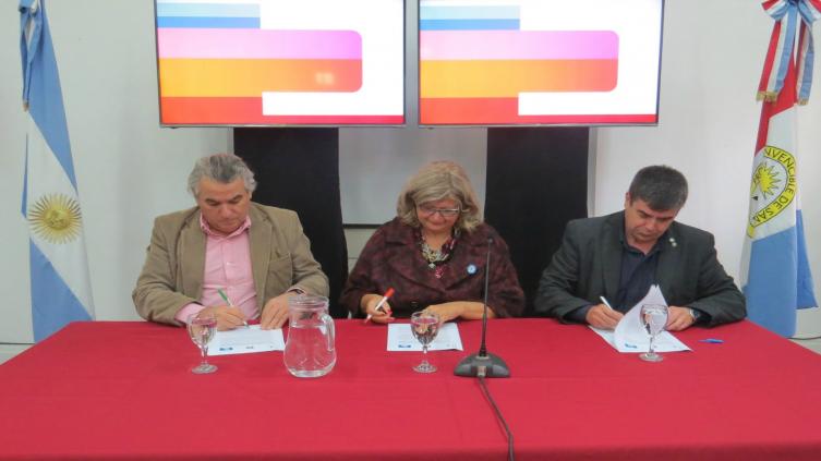 La provincia firmó un convenio con Nación para formar programadores, profesionales y emprendedores