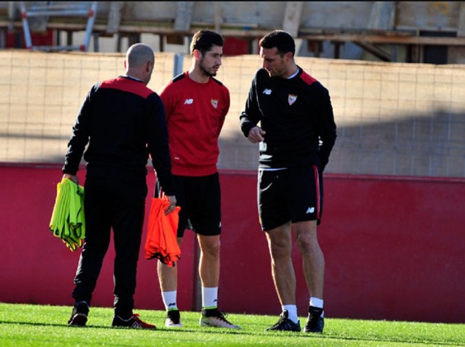 SCALONI, AYUDANTE DE SAMPAOLI Y LAS LLAMADAS INDEBIDAS