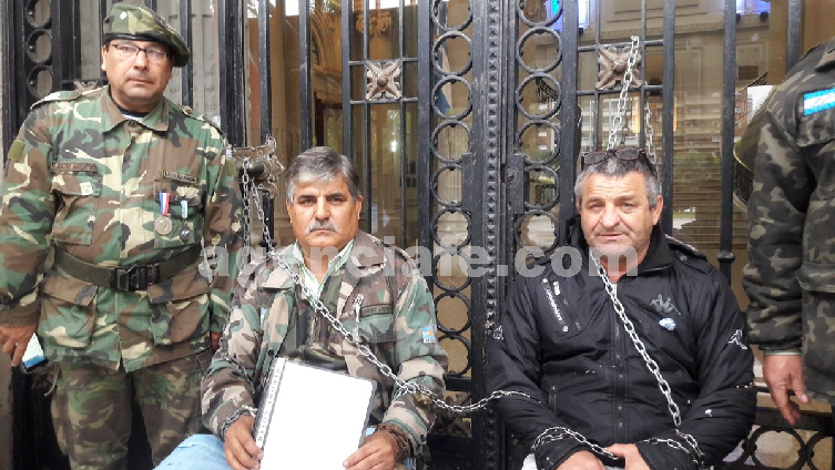 Veternanos de Malvinas reclaman frente a Casa de Gobierno