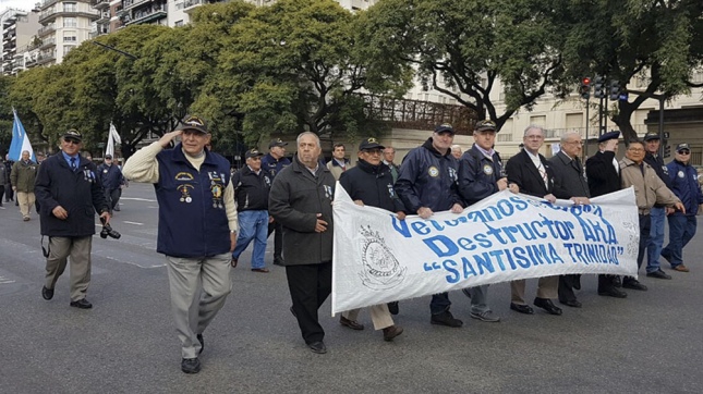 Veteranos de Malvinas fueron ovacionados durante el desfile 