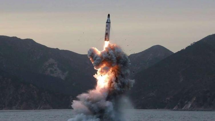 Corea del Norte lanzó otro misil que cayó en el Mar de Japón
