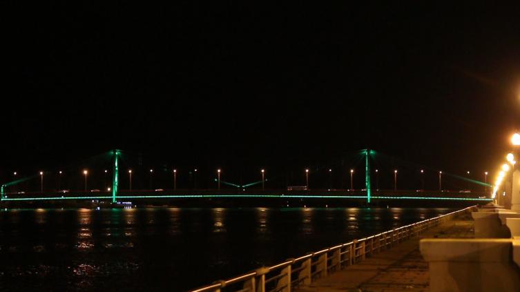 El Puente Colgante se tiñe de verde para conmemorar el Día de la donación de órganos