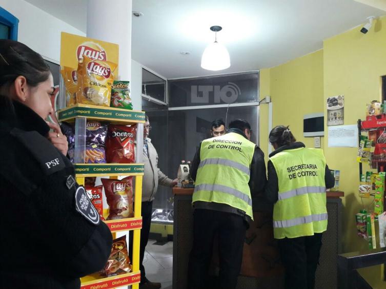 Clausuraron una carnicería tras filmar un roedor