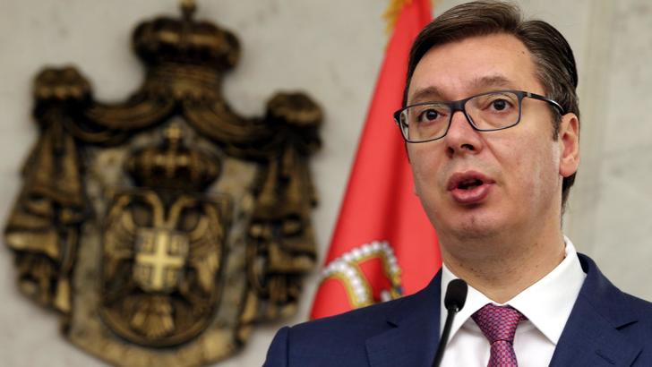 Vucic deja el cargo de primer ministro para asumir la presidencia