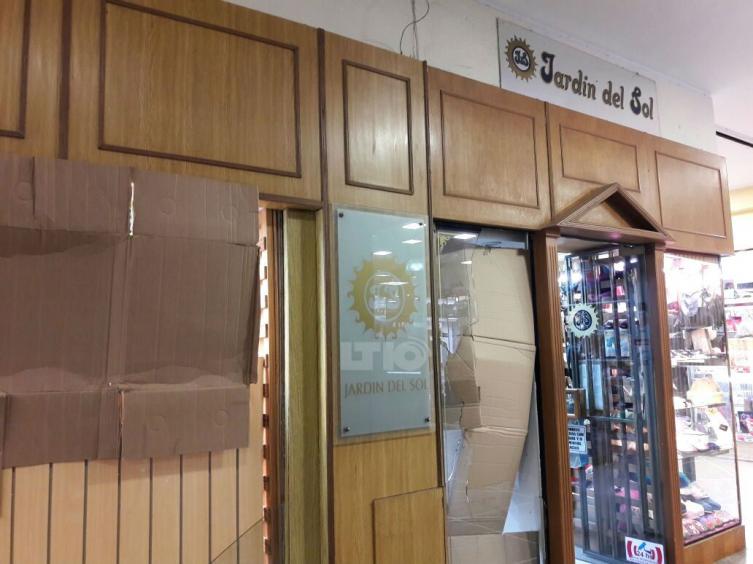 Intento de robo en un local de carteras