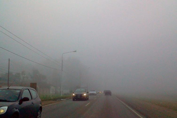 Emiten un alerta vial por niebla en rutas de Santa Fe