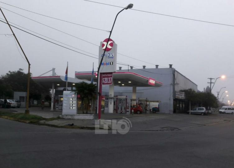 De traje, robó una estación de servicio