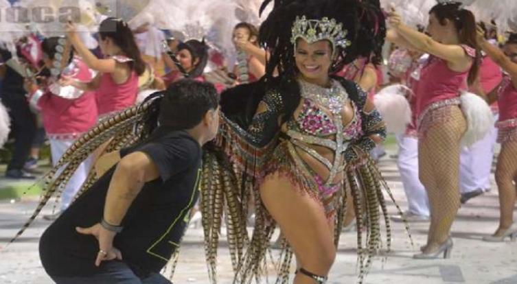 ESCUCHÁ LOS AUDIOS HOT DE MARADONA A UNA BAILARINA