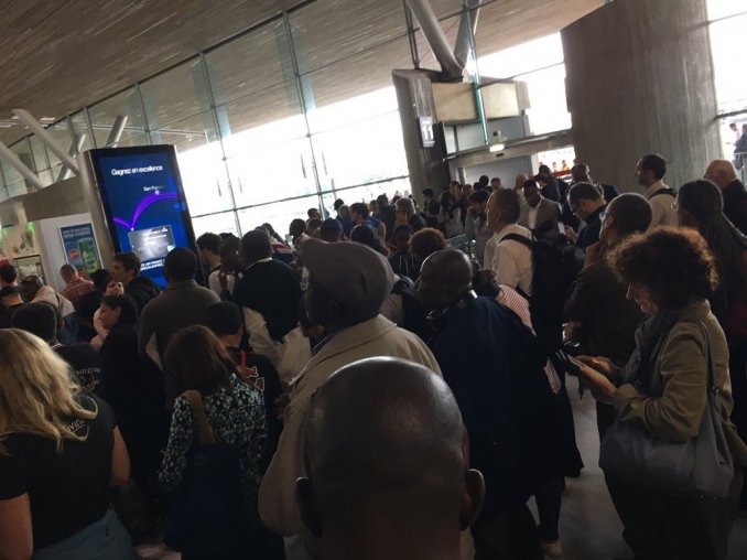 Alarma en Francia: evacuan el aeropuerto de París