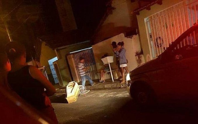 Brasil: Desenterró a su hermano y lo llevó a pasear 