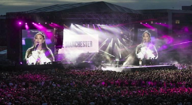 ¡ONE LOVE MANCHESTER! ARIANA GRANDE EN UN CONCIERTO A PURA EMOCIÓN (video y fotos)
