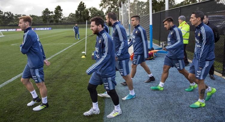 TITULARES DE LA SELECCIÓN ARGENTINA: LOS HISTÓRICOS VS. NUEVA GENERACIÓN 