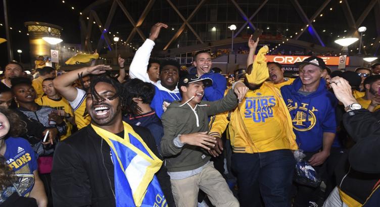 WARRIORS DESFILARÁN COMO CAMPEONES EL JUEVES