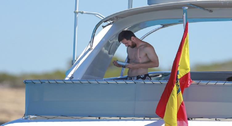 LIO SE DA UN GUSTO ANTES DE CASARSE: UN YATE DE CASI 9.000 EUROS AL DÍA