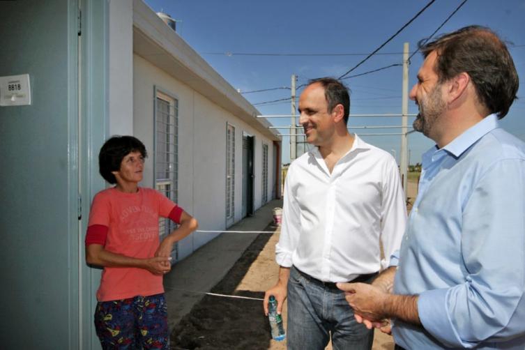 Corral entregó más viviendas en Nueva Esperanza Este