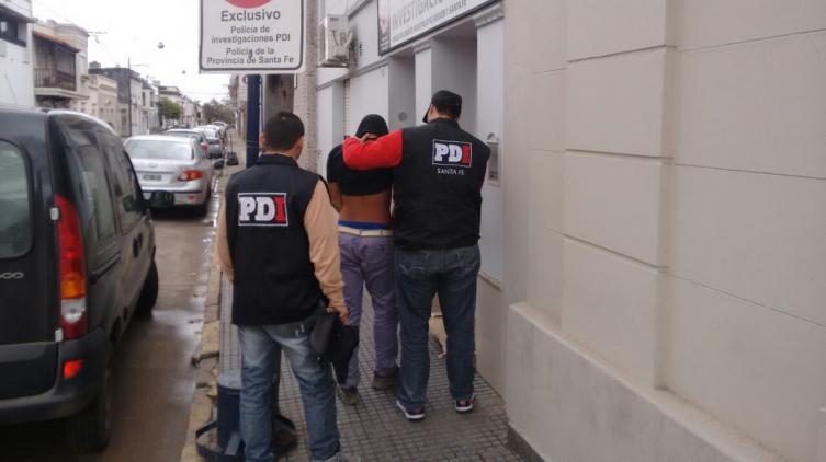 La PDI detuvo a dos jóvenes que estarían implicados en el robo a un taxista