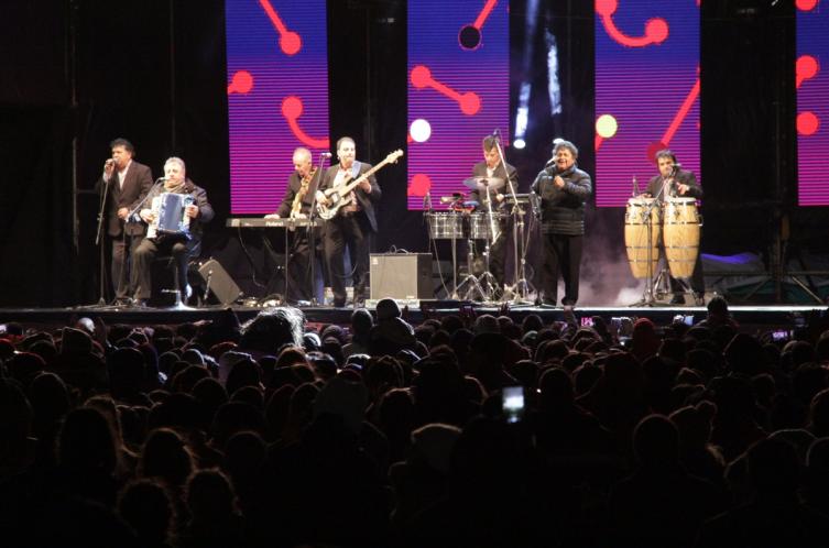 Los Palmeras y Sergio Torres encendieron la noche