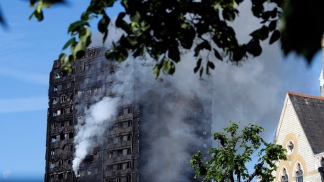 Londres: El revestimiento de la torre incendiada estaba prohibido