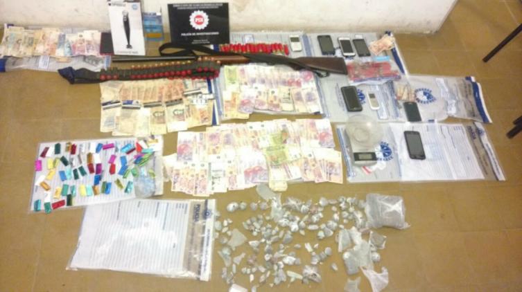 Secuestran droga y detienen a dos personas en barrio Roma