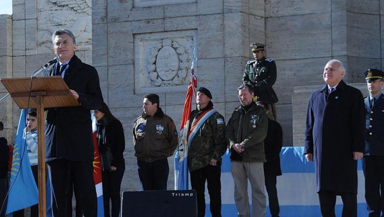 Macri llegó a Rosario para encabezar el acto del Día de la Bandera